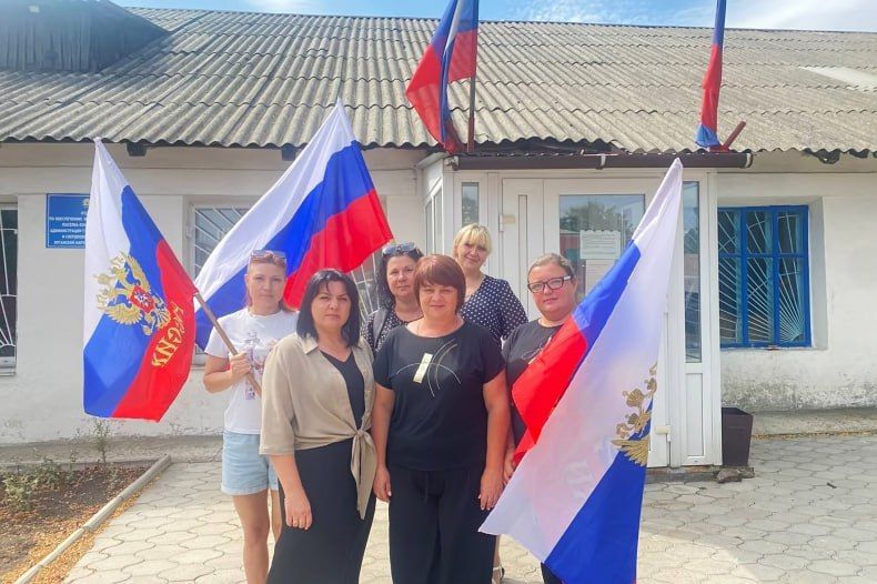 День государственного флага отмечается во всех уголках необъятной России, в том числе и в исторических регионах День государственного флага отмечается во всех уголках необъятной России, в том числе и в исторических регионах