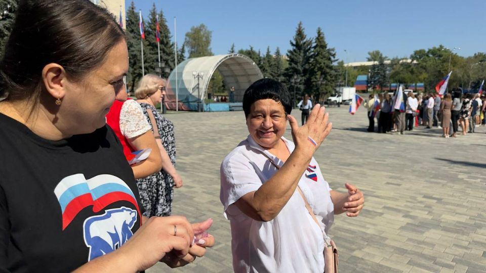 День Государственного флага России отметили в Антрацитовском муниципальном округе День Государственного флага России отметили в Антрацитовском муниципальном округе