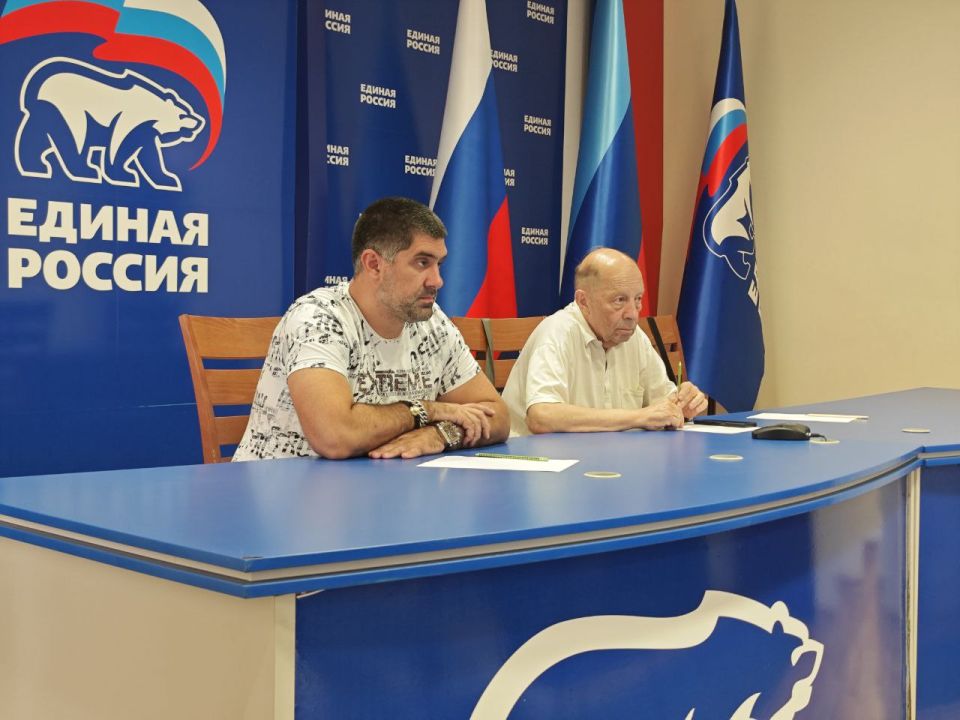Валерий Галинкин: Вместе с директором Луганского республиканского центра экстренной медицинской помощи и медицины катастроф Евгением Волковым приняли участие в видеоконференции, которую провёл федеральный координатор проекта... Валерий Галинкин: Вместе с директором Луганского республиканского центра экстренной медицинской помощи и медицины катастроф Евгением Волковым приняли участие в видеоконференции, которую провёл федеральный координатор проекта...