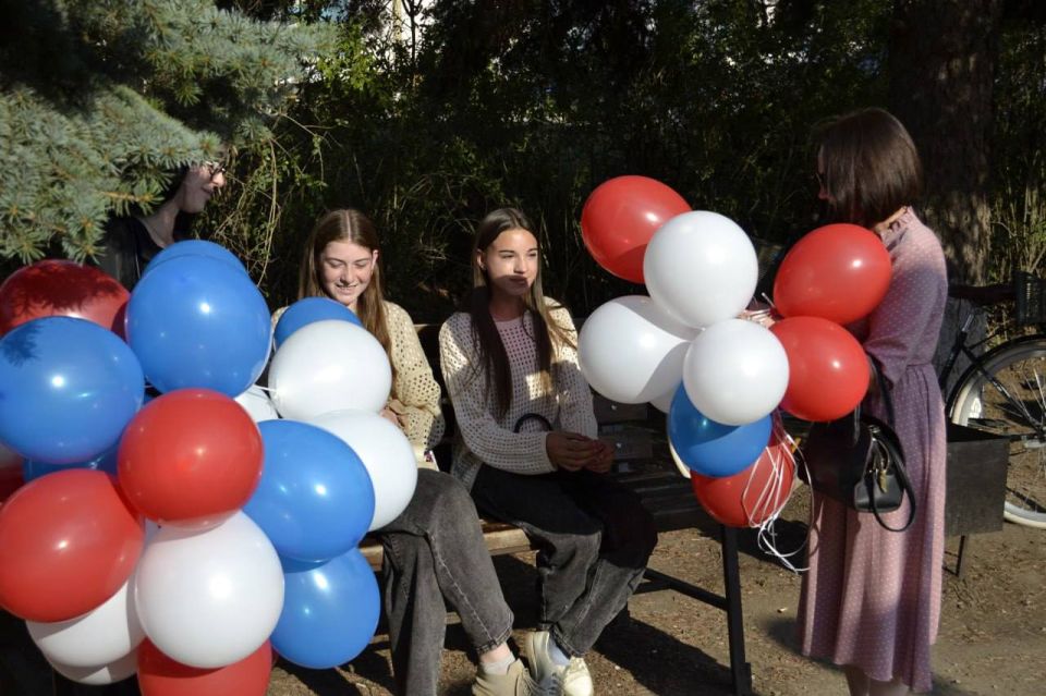 Праздничный концерт ко Дню Государственного флага Российской Федерации Праздничный концерт ко Дню Государственного флага Российской Федерации
