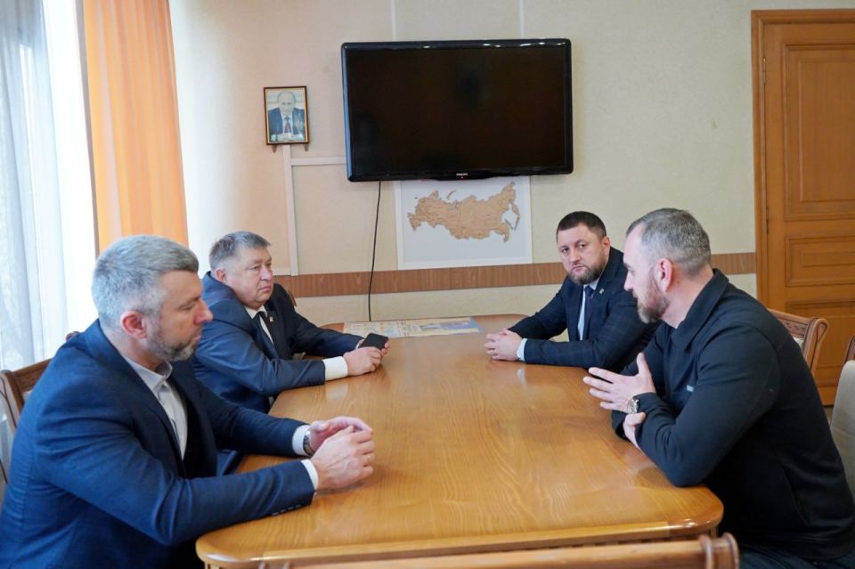 Андрей Сухачев: В вопросах развития округа и проблем жителей работаем в одном направлении с депутатским корпусом Андрей Сухачев: В вопросах развития округа и проблем жителей работаем в одном направлении с депутатским корпусом