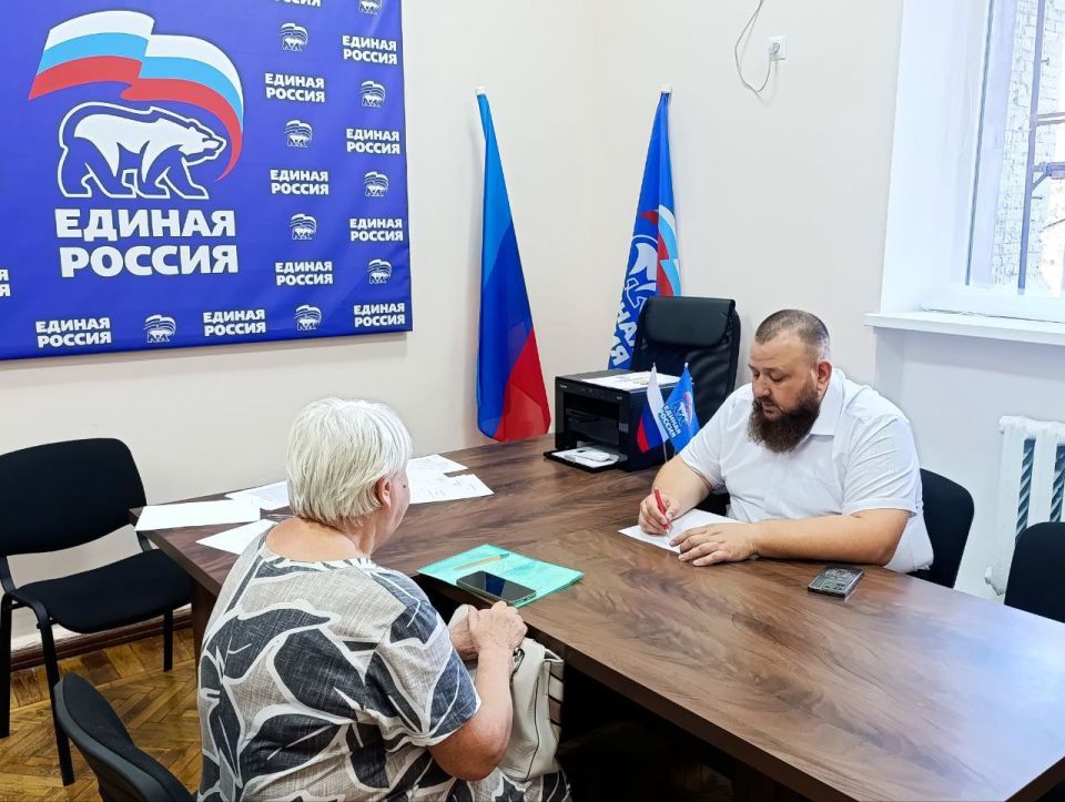 Иван Санаев: Сегодня провел прием граждан в краснодонской общественной приемной партии «Единая Россия»