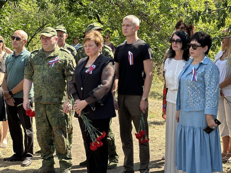 Сегодня в парке «Дружбы» состоялась акция памяти, посвященная 11-й годовщине со дня гибели мирных жителей вследствие ракетно-бомбового удара баллистической ракеты «Точка-У» Сегодня в парке «Дружбы» состоялась акция памяти, посвященная 11-й годовщине со дня гибели мирных жителей вследствие ракетно-бомбового удара баллистической ракеты «Точка-У»