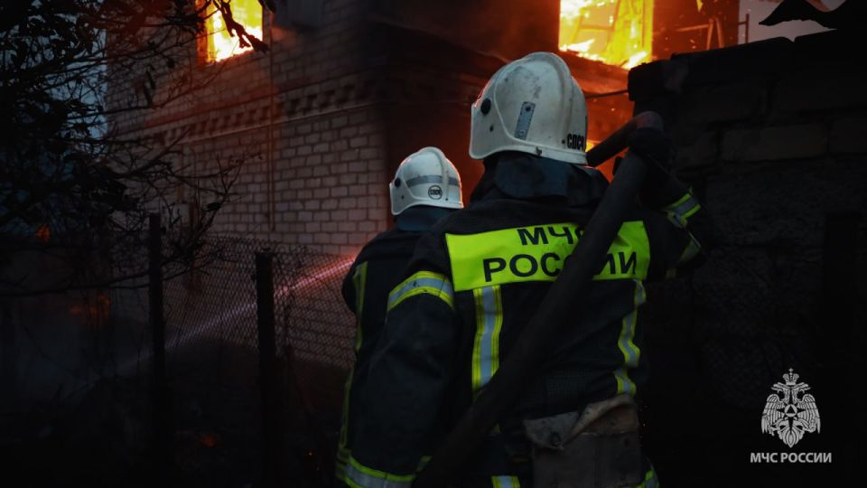 Масштабный пожар в Станично-Луганском районе ликвидирован Масштабный пожар в Станично-Луганском районе ликвидирован