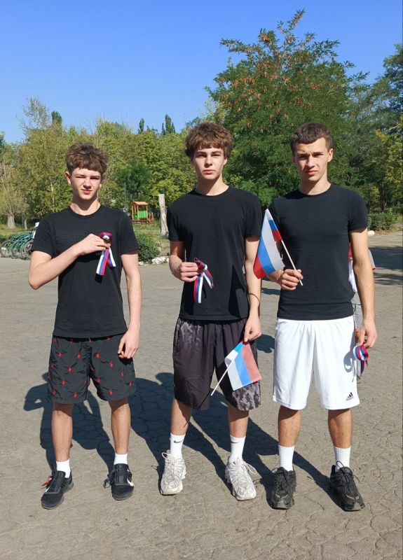 РУССКАЯ ПРОБЕЖКА. 22 августа состоялся легкоатлетический забег «Русская пробежка» приуроченный ко Дню флага Российской Федерации РУССКАЯ ПРОБЕЖКА. 22 августа состоялся легкоатлетический забег «Русская пробежка» приуроченный ко Дню флага Российской Федерации