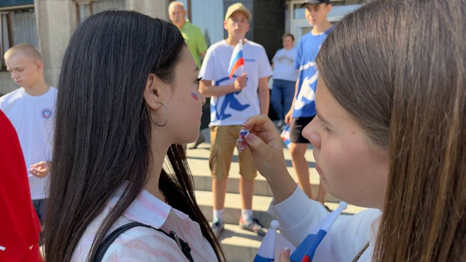 День Государственного флага России отметили в Антрацитовском муниципальном округе День Государственного флага России отметили в Антрацитовском муниципальном округе