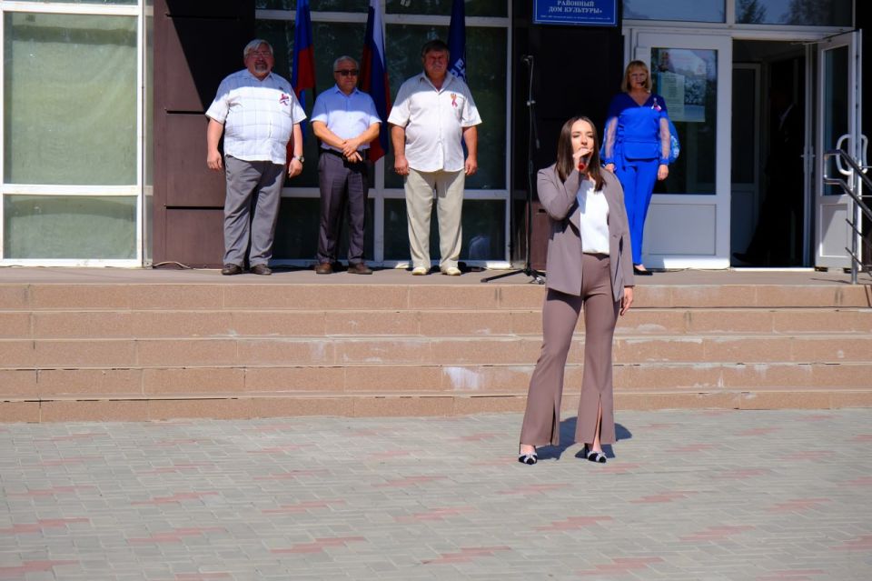 В Беловодске прошёл торжественный митинг, посвящённый Дню государственного флага Российской Федерации В Беловодске прошёл торжественный митинг, посвящённый Дню государственного флага Российской Федерации