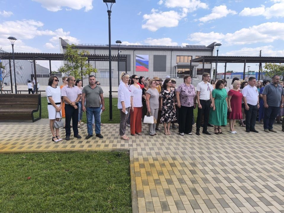 Альберт Зинченко: В Станице Луганской отметили День Государственного флага Российской Федерации Альберт Зинченко: В Станице Луганской отметили День Государственного флага Российской Федерации