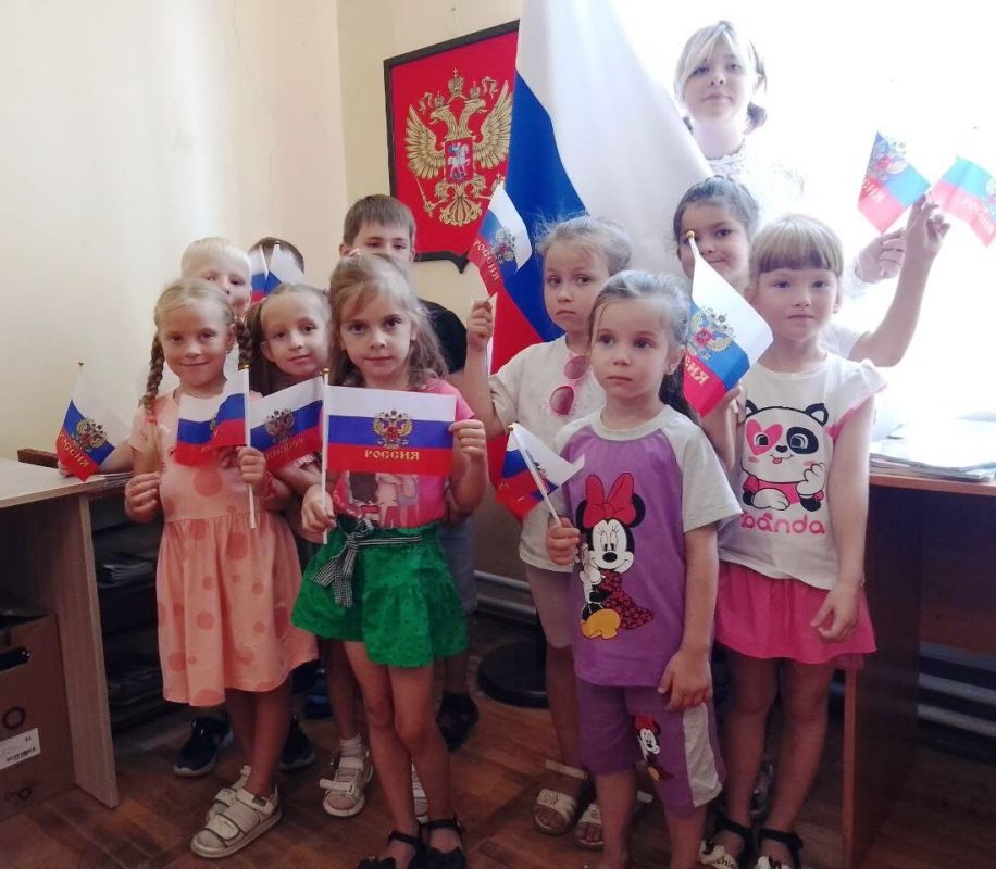 Патриотический квест «В поисках символа России» ко Дню флага России Патриотический квест «В поисках символа России» ко Дню флага России