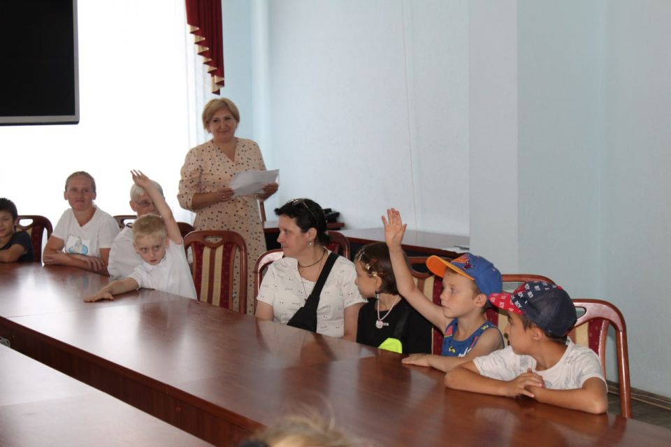 Акция "Собери ребенка в школу" в Краснодоне Акция "Собери ребенка в школу" в Краснодоне