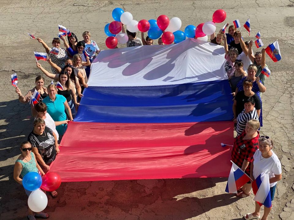 День Государственного флага России отметили в селе Дьяково День Государственного флага России отметили в селе Дьяково
