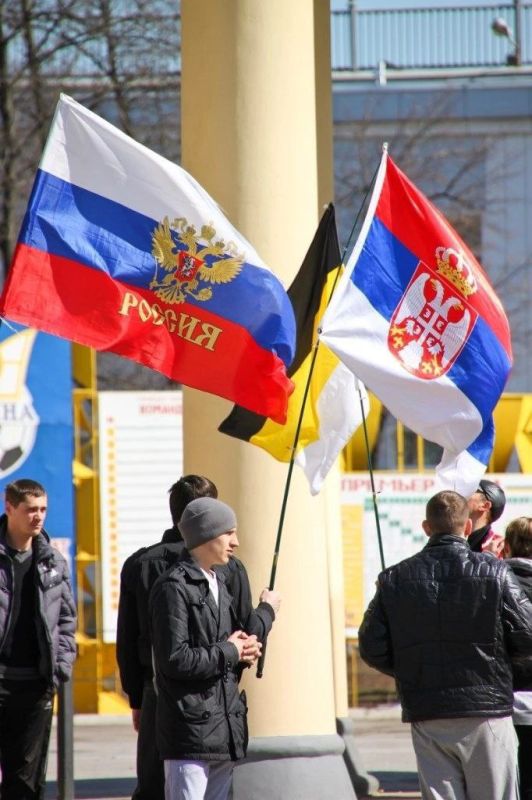 Поздравляю всех друзей и соратников с Днём государственного флага России! Поздравляю всех друзей и соратников с Днём государственного флага России!