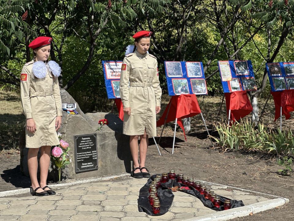 Сегодня в парке «Дружбы» состоялась акция памяти, посвященная 11-й годовщине со дня гибели мирных жителей вследствие ракетно-бомбового удара баллистической ракеты «Точка-У» Сегодня в парке «Дружбы» состоялась акция памяти, посвященная 11-й годовщине со дня гибели мирных жителей вследствие ракетно-бомбового удара баллистической ракеты «Точка-У»