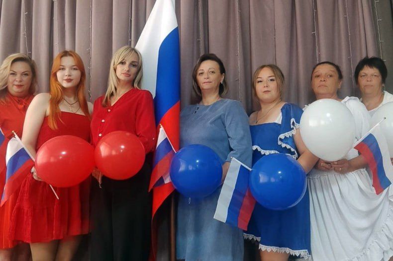 День государственного флага отмечается во всех уголках необъятной России, в том числе и в исторических регионах День государственного флага отмечается во всех уголках необъятной России, в том числе и в исторических регионах