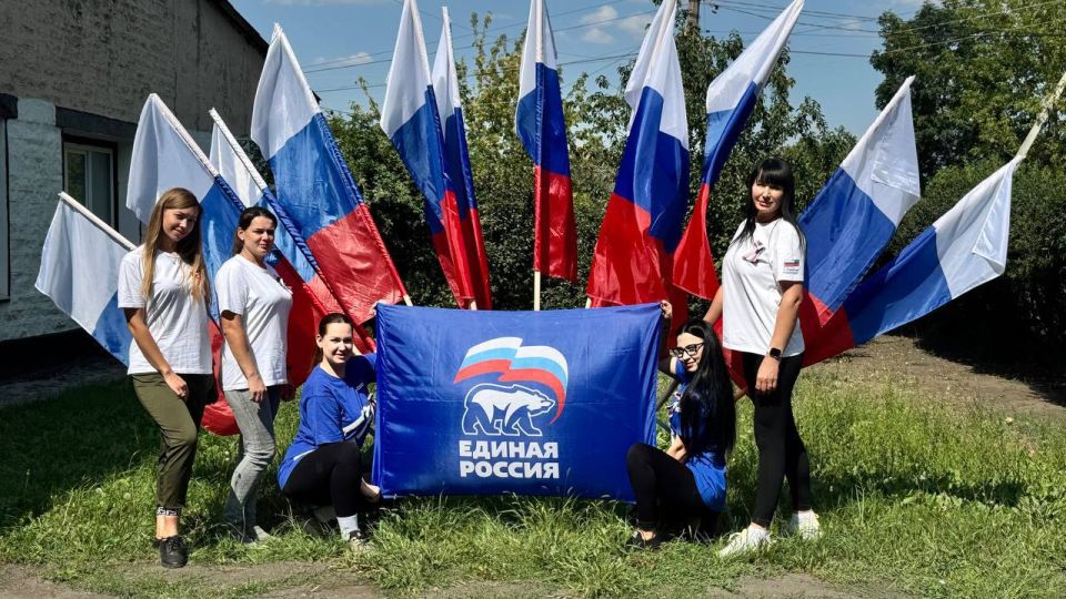 В ровеньковских поселках - Новодарьвка, Михайловка, Дзержинский, Ясеновский, Пролетарский и селе Благовка состоялись торжественные мероприятия ко Дню Государственного флага Российской Федерации В ровеньковских поселках - Новодарьвка, Михайловка, Дзержинский, Ясеновский, Пролетарский и селе Благовка состоялись торжественные мероприятия ко Дню Государственного флага Российской Федерации