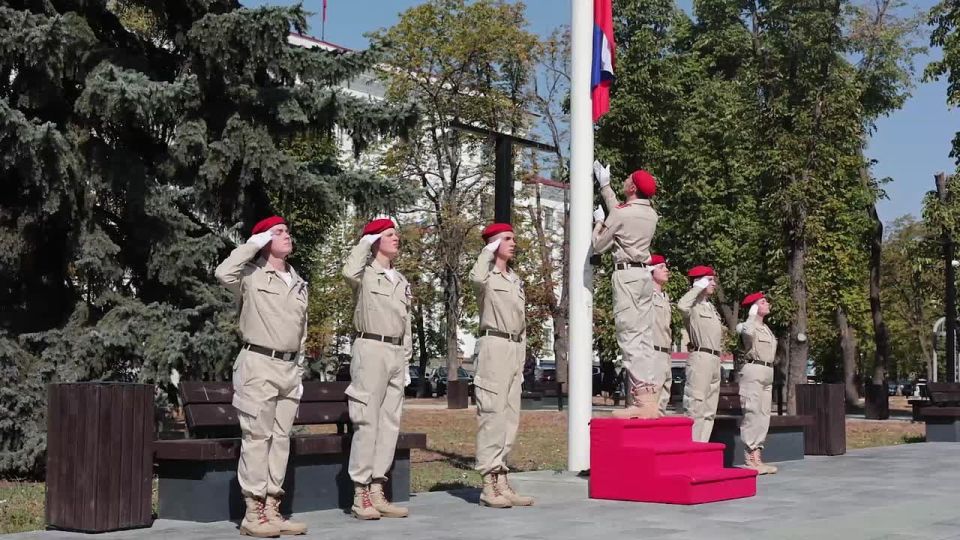 Алексей Кампф принял участие в торжественной церемонии поднятия флага Российской Федерации