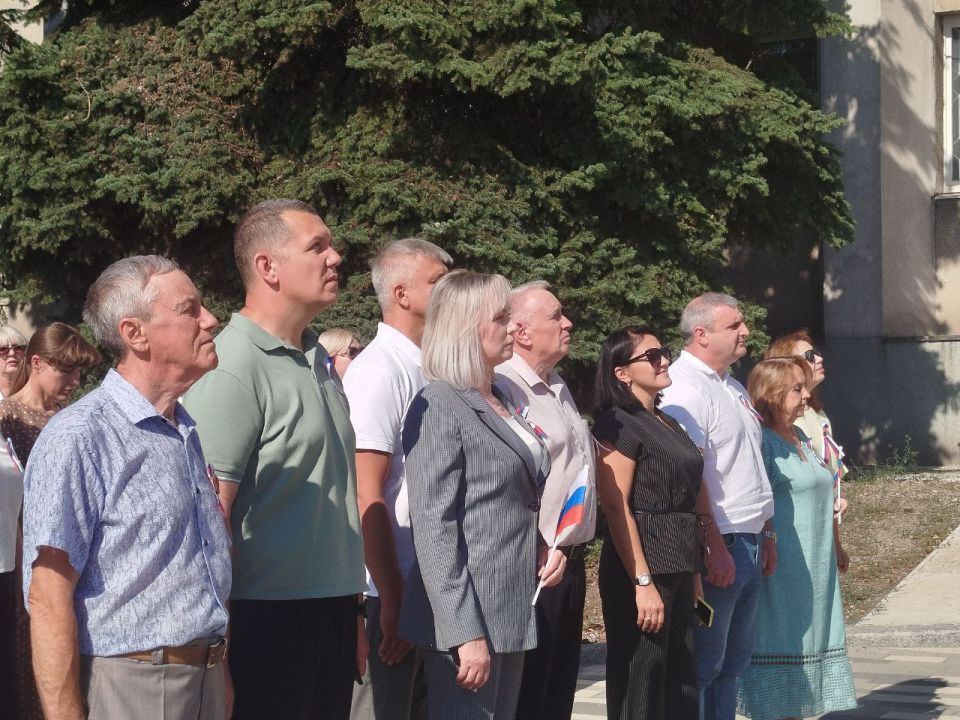 Ежегодно, 22 августа, Российская Федерация отмечает один из своих важнейших праздников – День Государственного флага Ежегодно, 22 августа, Российская Федерация отмечает один из своих важнейших праздников – День Государственного флага