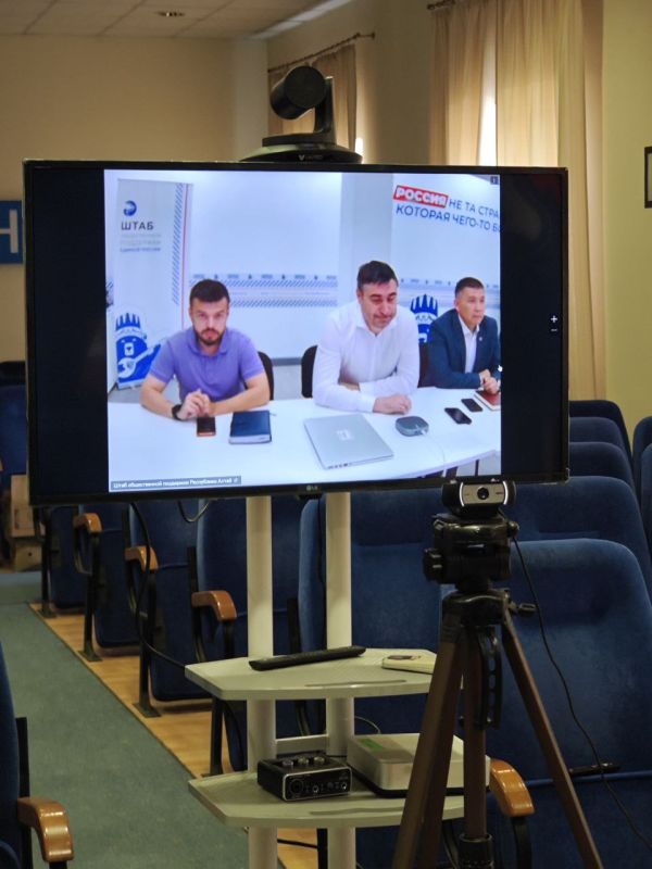 Валерий Галинкин: Вместе с директором Луганского республиканского центра экстренной медицинской помощи и медицины катастроф Евгением Волковым приняли участие в видеоконференции, которую провёл федеральный координатор проекта... Валерий Галинкин: Вместе с директором Луганского республиканского центра экстренной медицинской помощи и медицины катастроф Евгением Волковым приняли участие в видеоконференции, которую провёл федеральный координатор проекта...