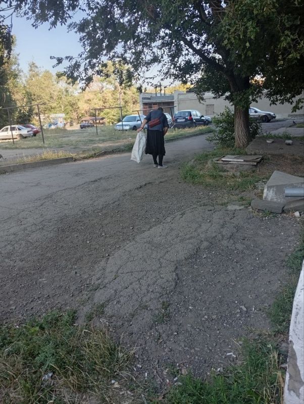 Утро в Ровеньках: Коммунальщики в деле! Утро в Ровеньках: Коммунальщики в деле!