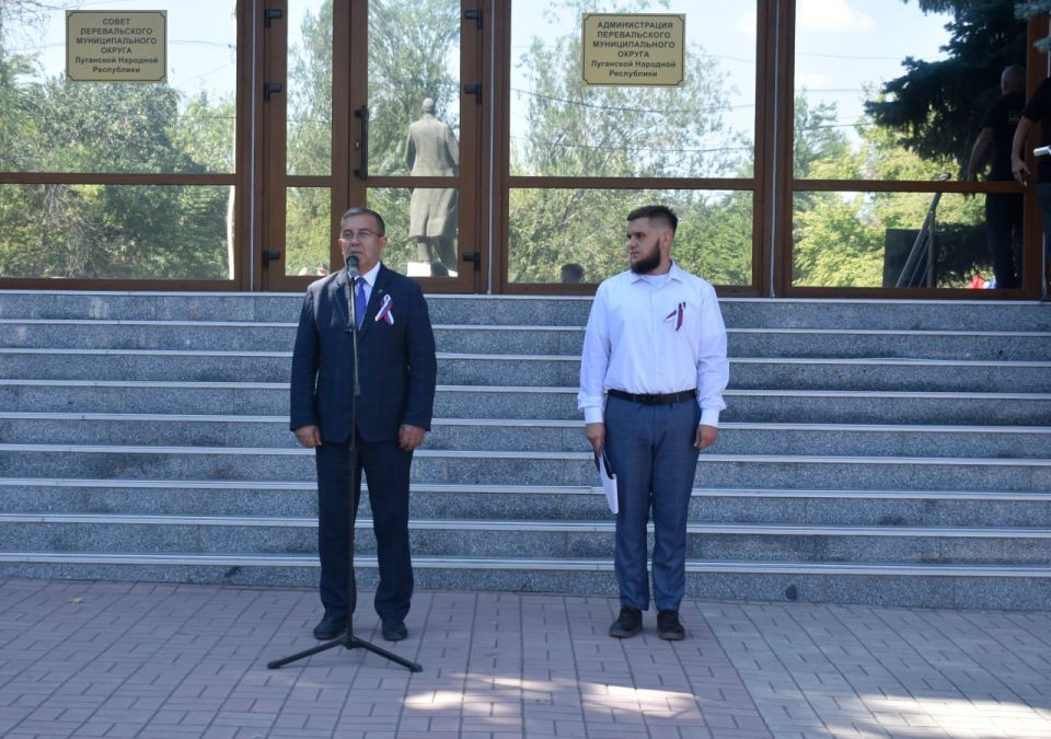В Перевальске состоялась торжественная церемония поднятия флага Российской Федерации В Перевальске состоялась торжественная церемония поднятия флага Российской Федерации