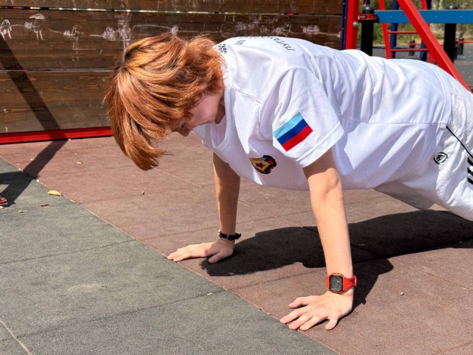 Алчевская молодежь празднует День Государственного флага Российской Федерации Алчевская молодежь празднует День Государственного флага Российской Федерации