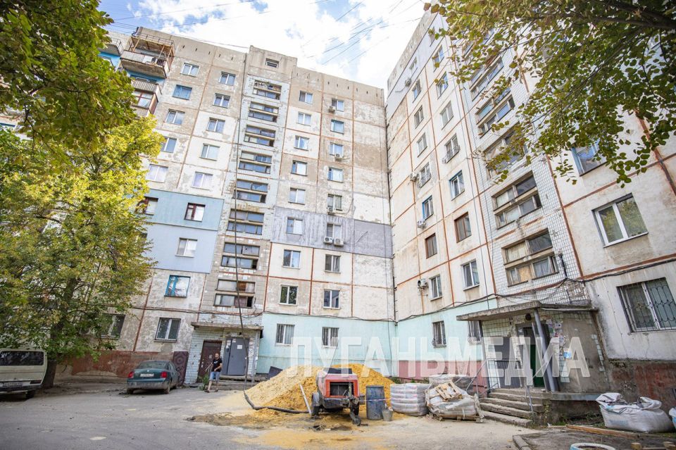 Зампредседателя Правительства ЛНР и участник программы «Герои Луганщины» провели мониторинг капремонта домов в Луганске Зампредседателя Правительства ЛНР и участник программы «Герои Луганщины» провели мониторинг капремонта домов в Луганске