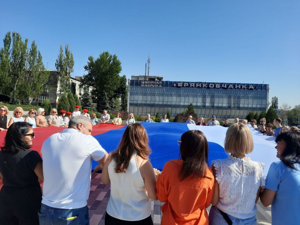 Ежегодно, 22 августа, Российская Федерация отмечает один из своих важнейших праздников – День Государственного флага Ежегодно, 22 августа, Российская Федерация отмечает один из своих важнейших праздников – День Государственного флага