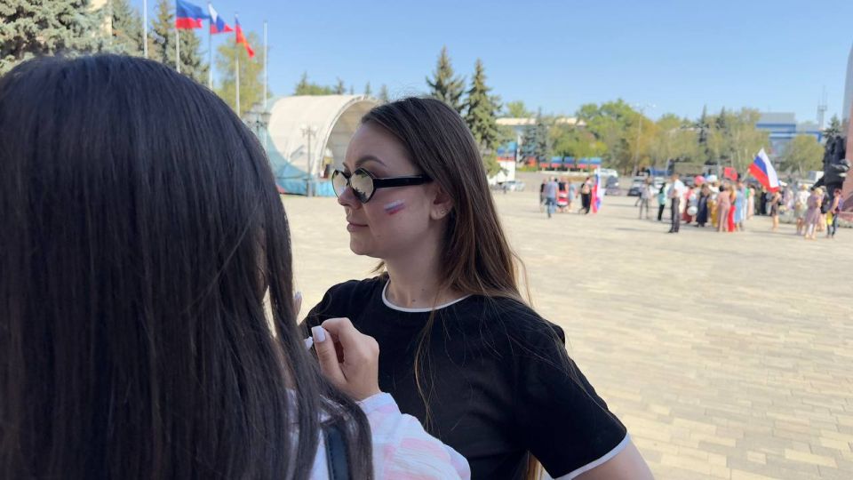 День Государственного флага России отметили в Антрацитовском муниципальном округе День Государственного флага России отметили в Антрацитовском муниципальном округе