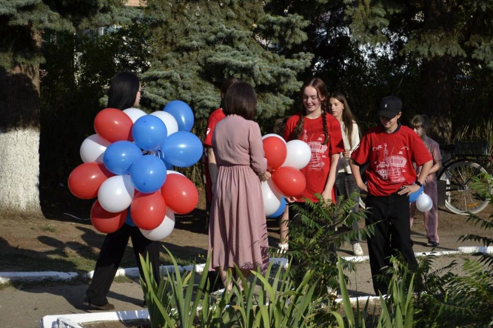 Праздничный концерт ко Дню Государственного флага Российской Федерации Праздничный концерт ко Дню Государственного флага Российской Федерации