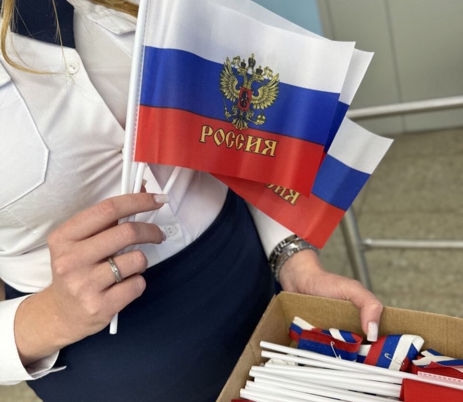 В УФСИН России по Луганской Народной Республике состоялась акция, приуроченная ко Дню государственного флага
