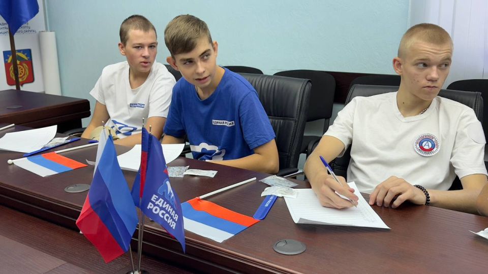 День Государственного флага России отметили в Антрацитовском муниципальном округе День Государственного флага России отметили в Антрацитовском муниципальном округе