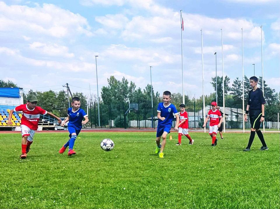 Детский праздник футбола: «ЕДИНАЯ РОССИЯ» провела турнир ко Дню Государственного флага России Детский праздник футбола: «ЕДИНАЯ РОССИЯ» провела турнир ко Дню Государственного флага России