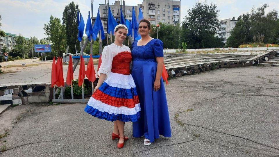 В День государственного флага России городской Дворец культуры пригласил рубежан и гостей города на фотозону «Я своим флагом горжусь!» В День государственного флага России городской Дворец культуры пригласил рубежан и гостей города на фотозону «Я своим флагом горжусь!»
