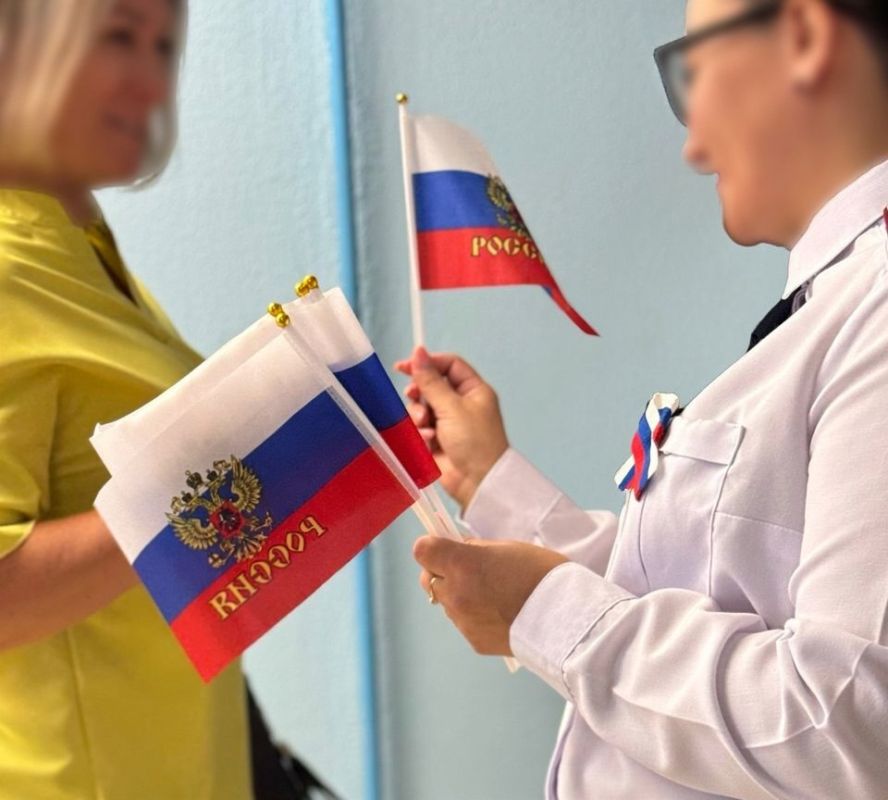 В УФСИН России по Луганской Народной Республике состоялась акция, приуроченная ко Дню государственного флага В УФСИН России по Луганской Народной Республике состоялась акция, приуроченная ко Дню государственного флага