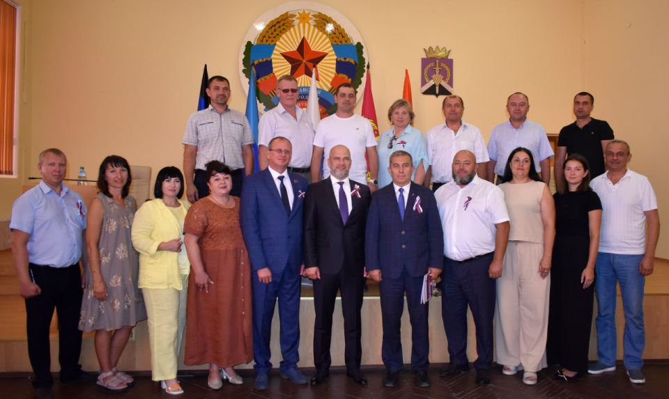 В Перевальске состоялось подписание Соглашения об установлении межмуниципального сотрудничества между муниципальными образованиями Городской округ Дебальцево ДНР и Перевальским муниципальным округом ЛНР В Перевальске состоялось подписание Соглашения об установлении межмуниципального сотрудничества между муниципальными образованиями Городской округ Дебальцево ДНР и Перевальским муниципальным округом ЛНР