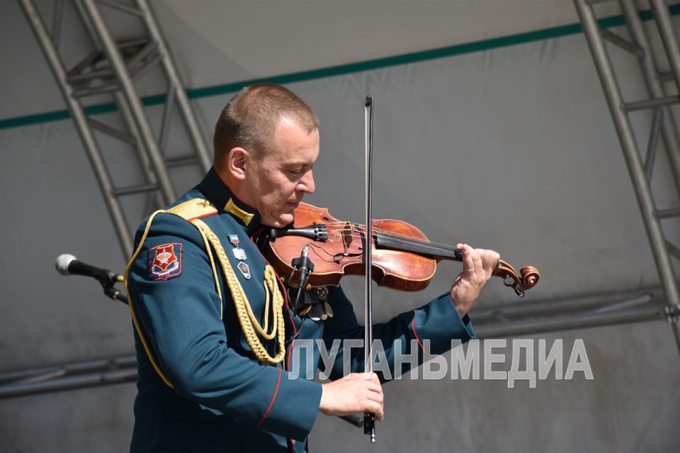 В Антраците прошло торжественное мероприятие по случаю празднования Дня Государственного флага России В Антраците прошло торжественное мероприятие по случаю празднования Дня Государственного флага России