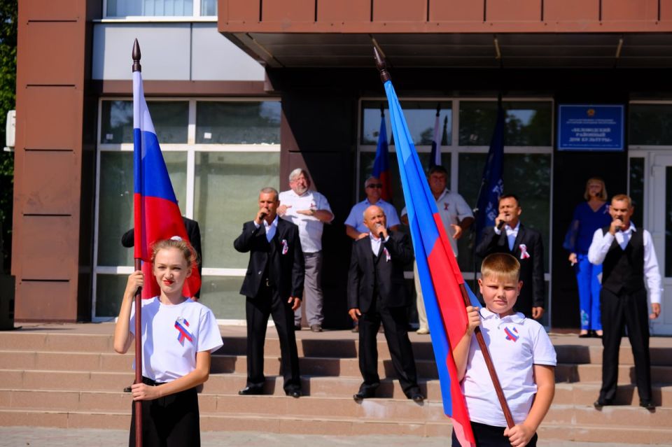 Сегодня в Беловодске прошёл торжественный митинг, приуроченный ко ДНЮ ГОСУДАРСТВЕННОГО ФЛАГА РФ , под названием «Флаг моего государства» Сегодня в Беловодске прошёл торжественный митинг, приуроченный ко ДНЮ ГОСУДАРСТВЕННОГО ФЛАГА РФ , под названием «Флаг моего государства»