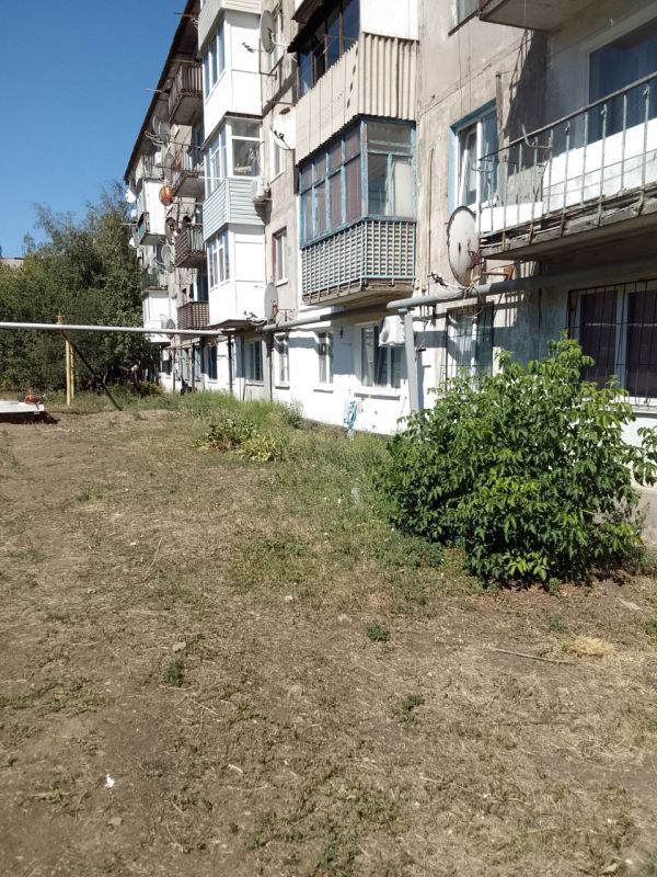 Начинаем субботнее утро с приятных дел! Команда ООО "Арнстрой" уже на месте, чтобы делать придомовые территории многоквартирных домов в пгт Ясеновский еще чище и красивее Начинаем субботнее утро с приятных дел! Команда ООО "Арнстрой" уже на месте, чтобы делать придомовые территории многоквартирных домов в пгт Ясеновский еще чище и красивее