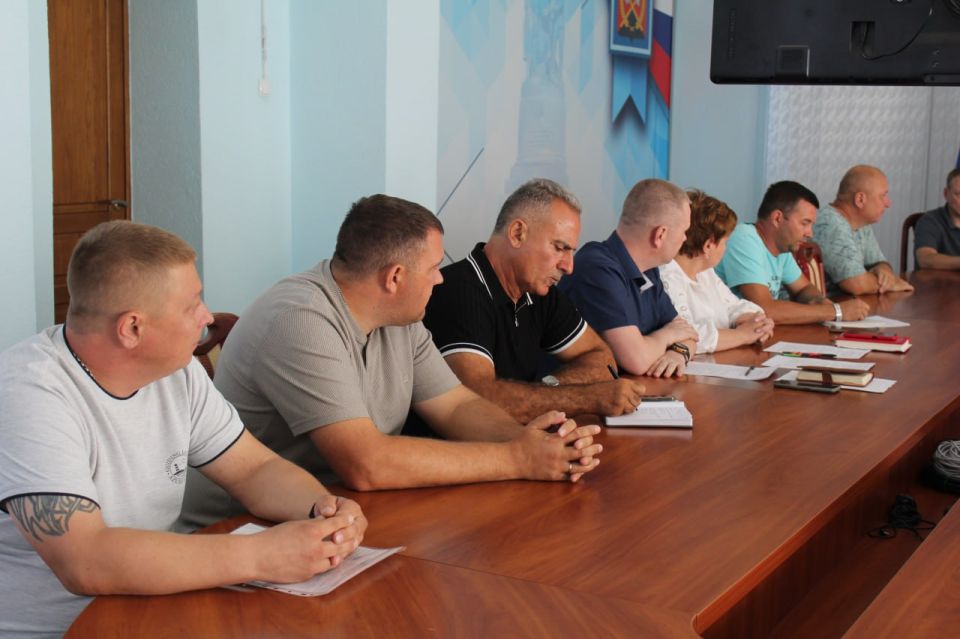 В Краснодоне состоялось рабочее совещание под председательством заместителя Министра строительства и жилищно-коммунального хозяйства Российской Федерации Валерия Леонова В Краснодоне состоялось рабочее совещание под председательством заместителя Министра строительства и жилищно-коммунального хозяйства Российской Федерации Валерия Леонова