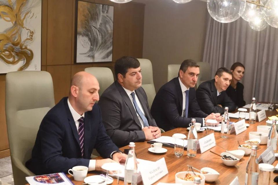 В рамках "Федпрактики-2025" состоялось совещание министров, представляющих 14 регионов, включая Южный федеральный округ и исторические территории
