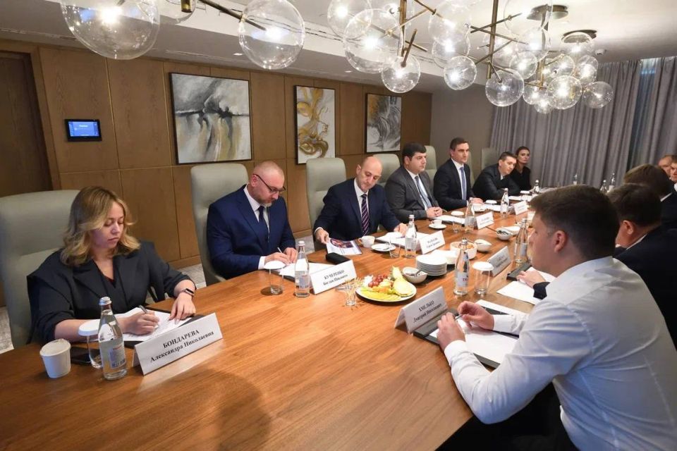 В рамках "Федпрактики-2025" состоялось совещание министров, представляющих 14 регионов, включая Южный федеральный округ и исторические территории В рамках "Федпрактики-2025" состоялось совещание министров, представляющих 14 регионов, включая Южный федеральный округ и исторические территории