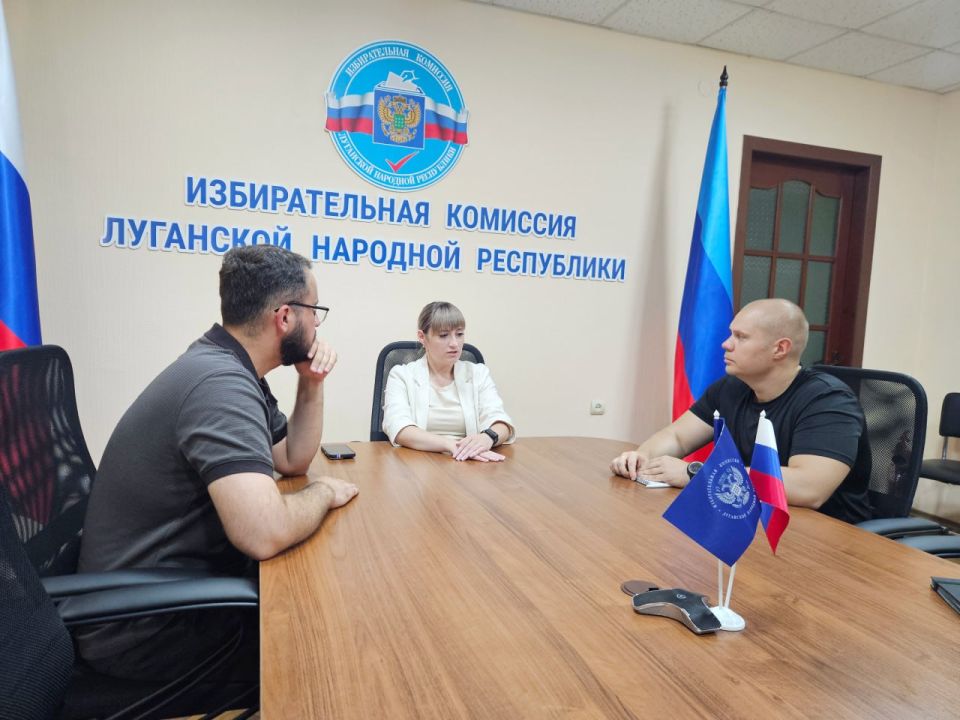 Финалист проекта «Герои Луганщины» посетил Избирком ЛНР Финалист проекта «Герои Луганщины» посетил Избирком ЛНР