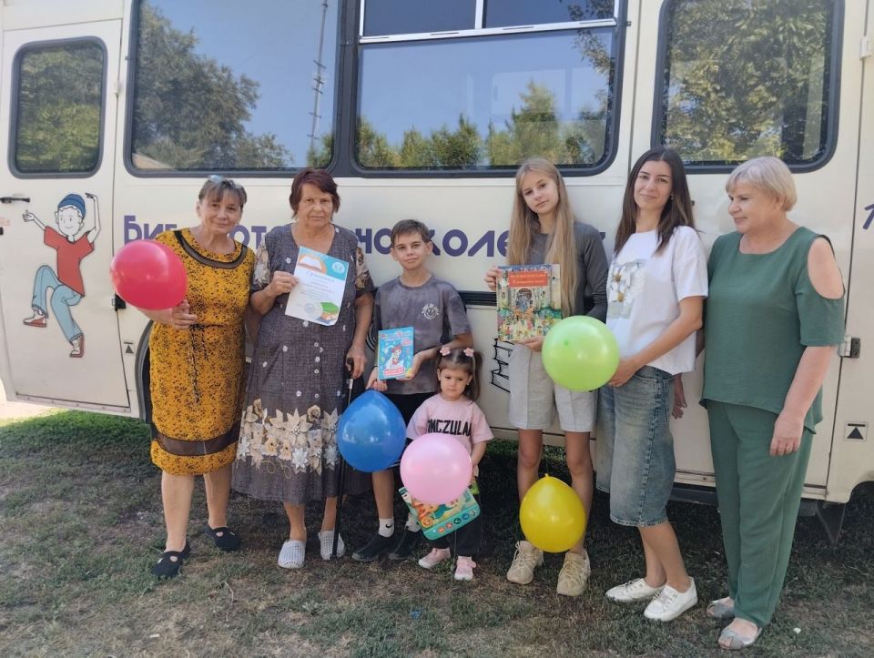 Год в пути: Библиобус отмечает первый юбилей! Год в пути: Библиобус отмечает первый юбилей!