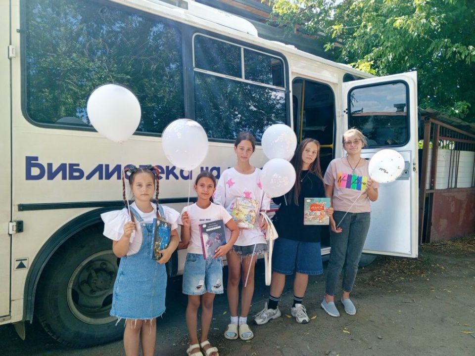 Год в пути: Библиобус отмечает первый юбилей! Год в пути: Библиобус отмечает первый юбилей!