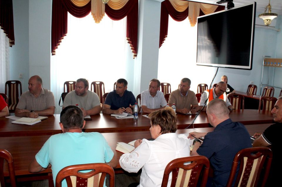 В Краснодоне состоялось рабочее совещание под председательством заместителя Министра строительства и жилищно-коммунального хозяйства Российской Федерации Валерия Леонова В Краснодоне состоялось рабочее совещание под председательством заместителя Министра строительства и жилищно-коммунального хозяйства Российской Федерации Валерия Леонова