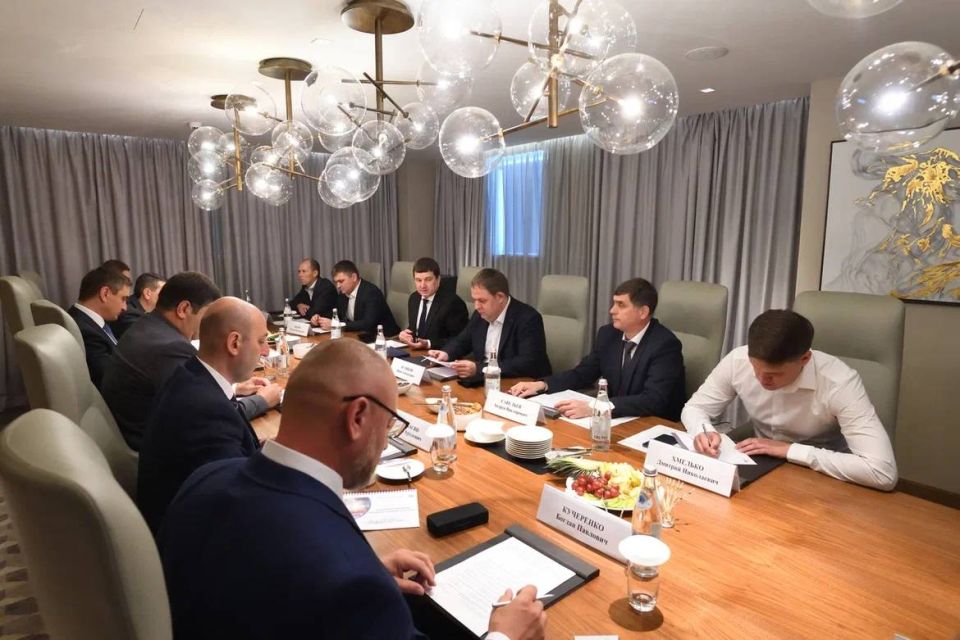 В рамках "Федпрактики-2025" состоялось совещание министров, представляющих 14 регионов, включая Южный федеральный округ и исторические территории В рамках "Федпрактики-2025" состоялось совещание министров, представляющих 14 регионов, включая Южный федеральный округ и исторические территории