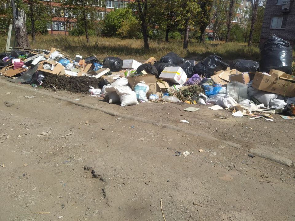Коммунальные службы ведут работы на территории города Коммунальные службы ведут работы на территории города