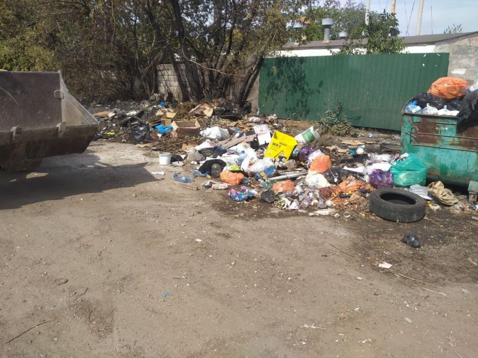 Коммунальные службы ведут работы на территории города Коммунальные службы ведут работы на территории города