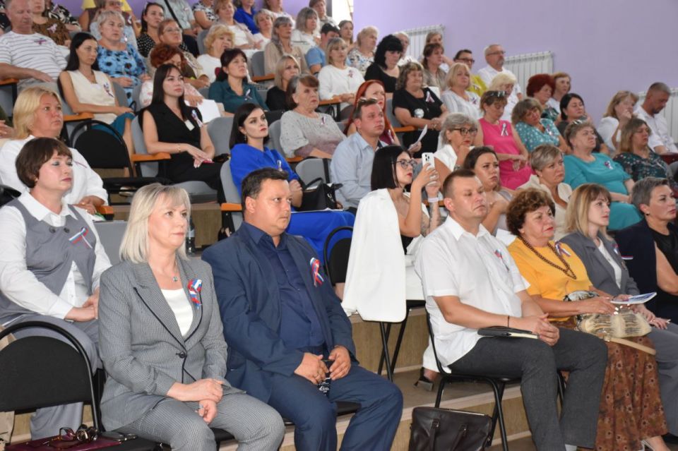Председатель Совета городского округа города Брянки Наталья Волошина приняла участие в Августовской педагогической конференции Председатель Совета городского округа города Брянки Наталья Волошина приняла участие в Августовской педагогической конференции