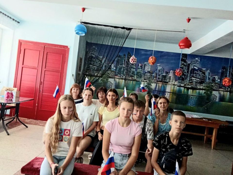 22 августа в День Государственного Флага Российской Федерации в нашем Доме культуры с. Передельское, совместно с отделом жизнеобеспечения, библиотекой, школой и социальным работником прошёл исторический час "Символы... 22 августа в День Государственного Флага Российской Федерации в нашем Доме культуры с. Передельское, совместно с отделом жизнеобеспечения, библиотекой, школой и социальным работником прошёл исторический час "Символы...